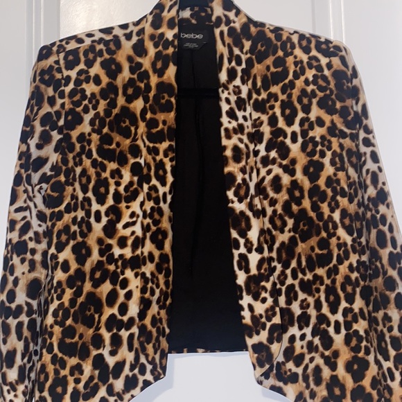 Bebe leopard print blAzer - Picture 2 of 3